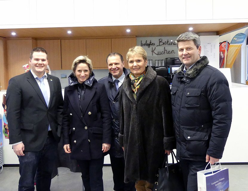 v.l. Geschäftsführer der DJHN Markus Schnizler, Wirtschaftsministerin Dr. Nicole Hoffmeister-Kraut,  Oberbürgermeister Klaus Holaschke, Staatssekretärin Friedlinde Gurr-Hirsch und Bürgermeister Peter Thalmann.