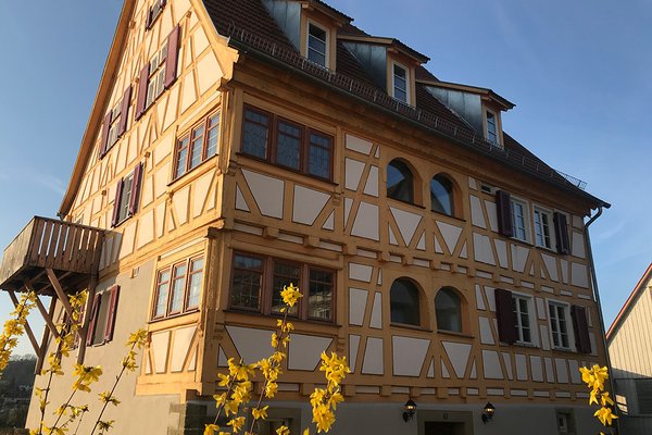 Das schöne Fachwerkhaus an der Stadtmauer Neudenaus ist neuer DJHN-Standort der Ambulanten Einzelfallhilfen